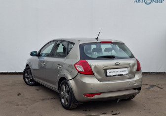 Подержанный автомобиль Kia Ceed Hatchback 2010 года (7 фото)
