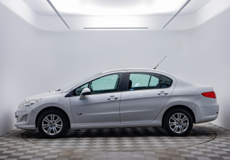 Подержанный автомобиль Peugeot 408 2014 года (8 фото)