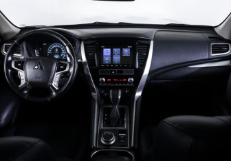 Подержанный автомобиль Mitsubishi Montero Sport 2022 года (14 фото)