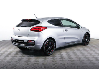 Подержанный автомобиль Kia Ceed Hatchback 2014 года (5 фото)