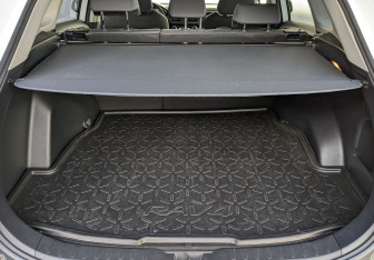 Подержанный автомобиль Toyota RAV4 2021 года (10 фото)