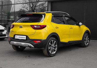 Подержанный автомобиль Kia Stonic 2018 года (4 фото)
