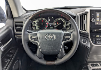 Подержанный автомобиль Toyota Land Cruiser Suv 2019 года (23 фото)