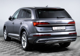 Подержанный автомобиль Audi Q7 2023 года (7 фото)