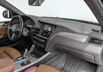 Подержанный автомобиль BMW X4 2017 года (15 фото)