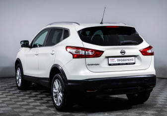 Подержанный автомобиль Nissan Qashqai 2016 года (7 фото)