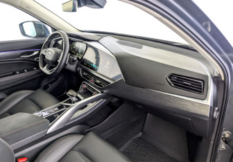 Подержанный автомобиль Geely Tugella 2022 года (11 фото)