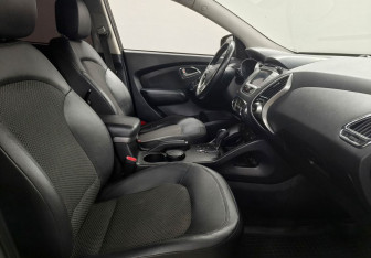 Подержанный автомобиль Hyundai ix35 2011 года (10 фото)