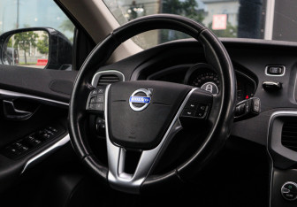 Подержанный автомобиль Volvo V40 Hatchback 2014 года (11 фото)