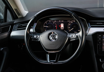 Подержанный автомобиль Volkswagen Passat Wagon 2018 года (12 фото)
