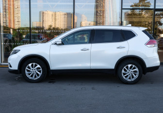 Подержанный автомобиль Nissan X-Trail 2017 года (8 фото)