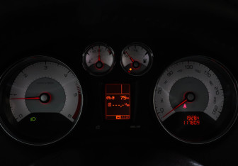 Подержанный автомобиль Peugeot 408 2012 года (11 фото)