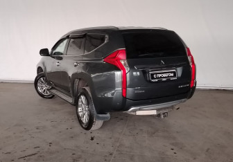 Подержанный автомобиль Mitsubishi Pajero Sport 2018 года (7 фото)