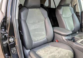 Подержанный автомобиль Toyota RAV4 2024 года (24 фото)