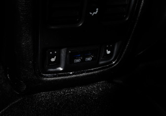 Подержанный автомобиль Jeep Grand Cherokee 2013 года (16 фото)