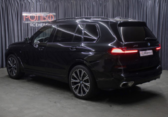 Подержанный автомобиль BMW X7 2019 года (7 фото)