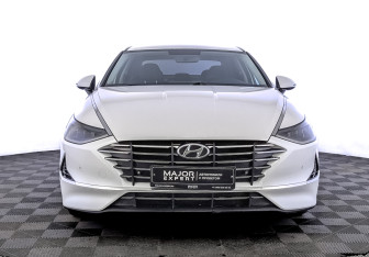 Подержанный автомобиль Hyundai Sonata 2020 года (2 фото)