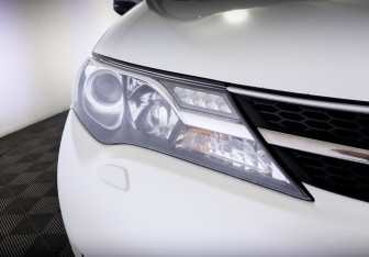 Подержанный автомобиль Toyota RAV4 2015 года (18 фото)