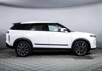 Подержанный автомобиль Jaecoo J7 2023 года (4 фото)