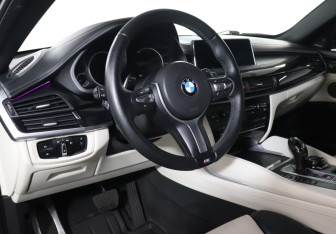 Подержанный автомобиль BMW X6 2015 года (13 фото)