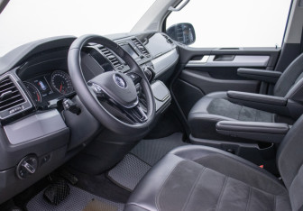 Подержанный автомобиль Volkswagen Multivan 2015 года (16 фото)