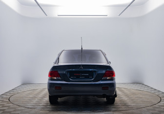 Подержанный автомобиль Mitsubishi Lancer Sedan 2009 года (6 фото)