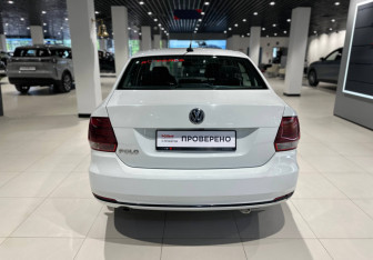 Подержанный автомобиль Volkswagen Polo Sedan 2018 года (5 фото)