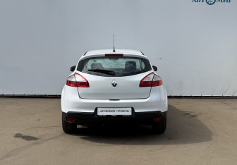 Подержанный автомобиль Renault Megane Hatchback 2013 года (6 фото)