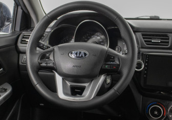 Подержанный автомобиль Kia Rio Hatchback 2013 года (15 фото)