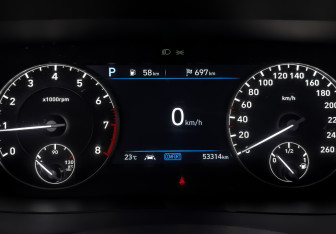 Подержанный автомобиль Genesis G90 2021 года (16 фото)