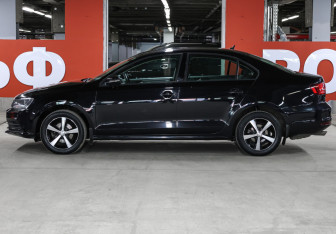 Подержанный автомобиль Volkswagen Jetta Sedan 2016 года (8 фото)