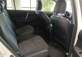 Подержанный автомобиль Toyota Highlander 2012 года (17 фото)