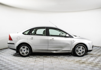 Подержанный автомобиль Ford Focus Sedan 2006 года (4 фото)