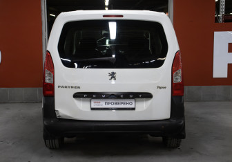 Подержанный автомобиль Peugeot Partner 2010 года (6 фото)