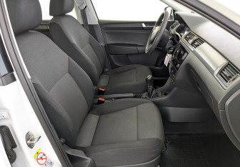 Подержанный автомобиль Skoda Rapid Liftback 2019 года (23 фото)