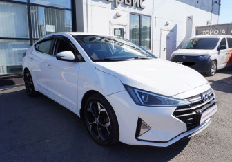 Подержанный автомобиль Hyundai Elantra Sedan 2019 года (3 фото)