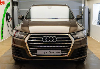 Подержанный автомобиль Audi Q7 2015 года (2 фото)