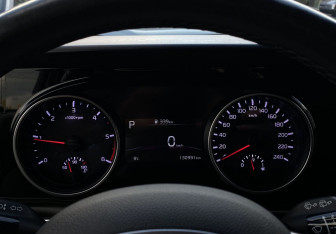 Подержанный автомобиль Kia Carnival 2021 года (31 фото)