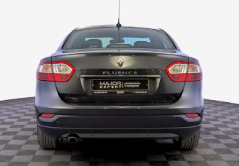Подержанный автомобиль Renault Fluence 2011 года (6 фото)