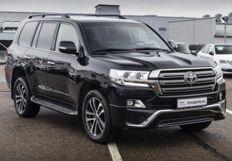 Подержанный автомобиль Toyota Land Cruiser Suv 2017 года (4 фото)