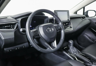 Подержанный автомобиль Toyota Corolla Sedan 2019 года (8 фото)