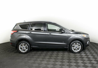 Подержанный автомобиль Ford Kuga 2017 года (4 фото)