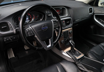 Подержанный автомобиль Volvo V40 Hatchback 2014 года (12 фото)