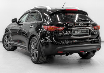 Подержанный автомобиль Infiniti QX70 2013 года (7 фото)
