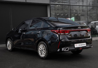Подержанный автомобиль Kia Rio Sedan 2020 года (7 фото)