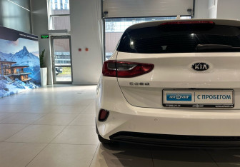 Подержанный автомобиль Kia Ceed Hatchback 2018 года (8 фото)