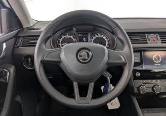 Подержанный автомобиль Skoda Octavia Liftback 2020 года (21 фото)