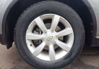 Подержанный автомобиль Infiniti FX 2005 года (9 фото)