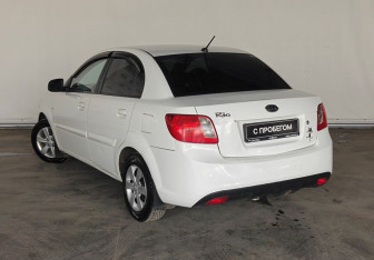 Подержанный автомобиль Kia Rio Sedan 2011 года (6 фото)