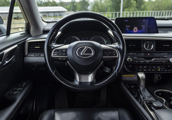 Подержанный автомобиль Lexus RX 2017 года (10 фото)